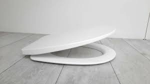 CLOSETZITTING CASAL SC WIT